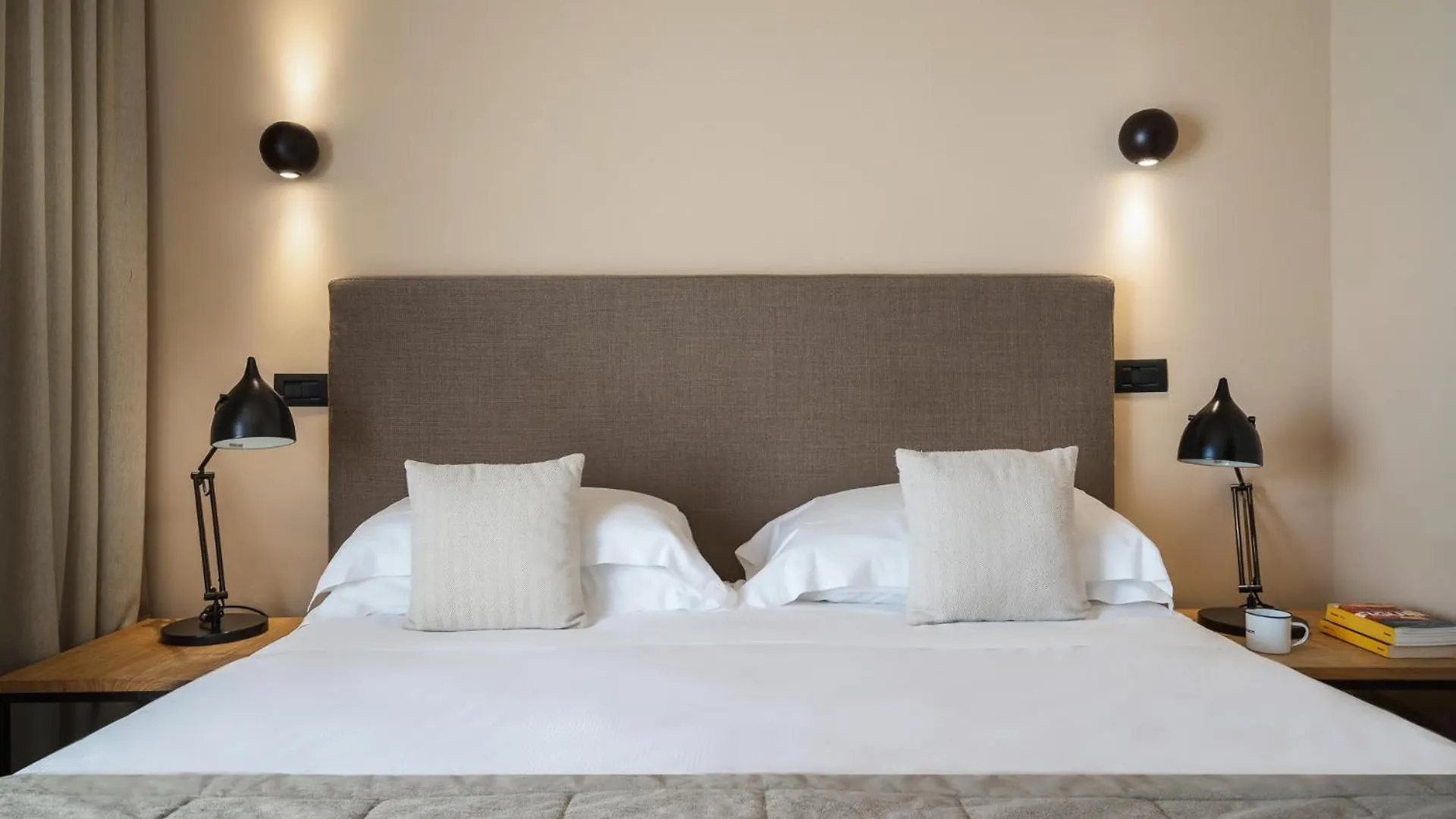 Hotel Select Suites & Spa - Apartments contacts